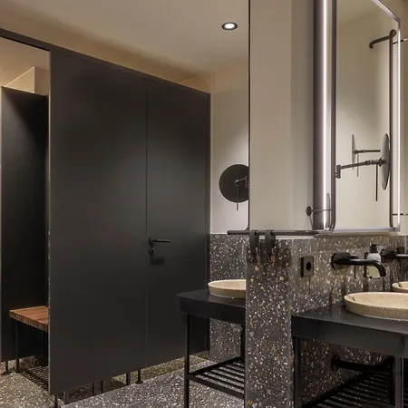 Pods By The Usual Hostal Róterdam