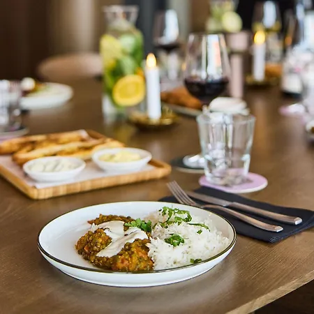 Pods By The Usual Hostal Róterdam