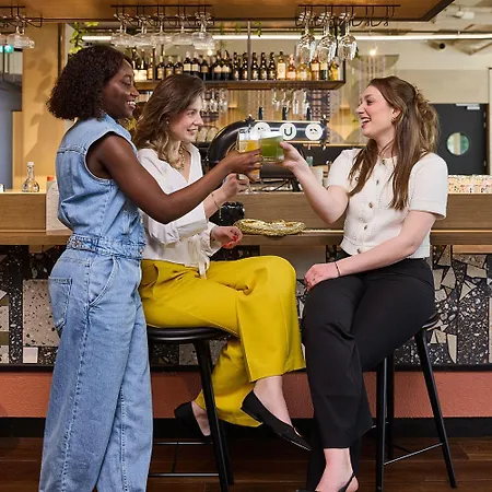 Hostal Pods By The Usual *