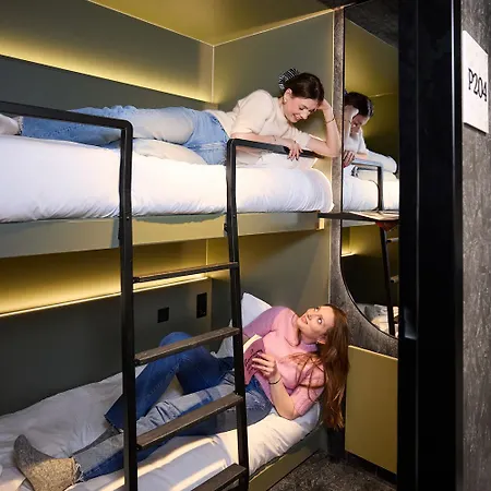 Hostal Pods By The Usual *