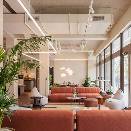 Хостел Pods By The Usual *