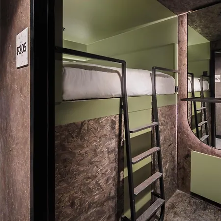 Pods By The Usual Hostal